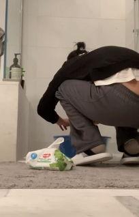 快速给成人换尿裤视频